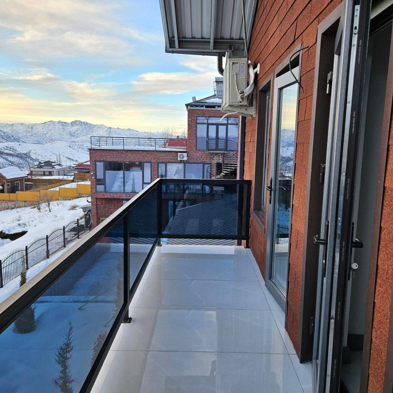 Panorama Lux Guest House Chimgan Exterior photo