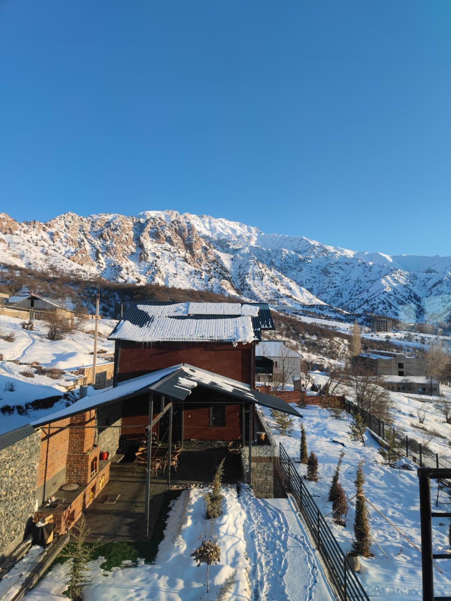 Panorama Lux Guest House Chimgan Exterior photo