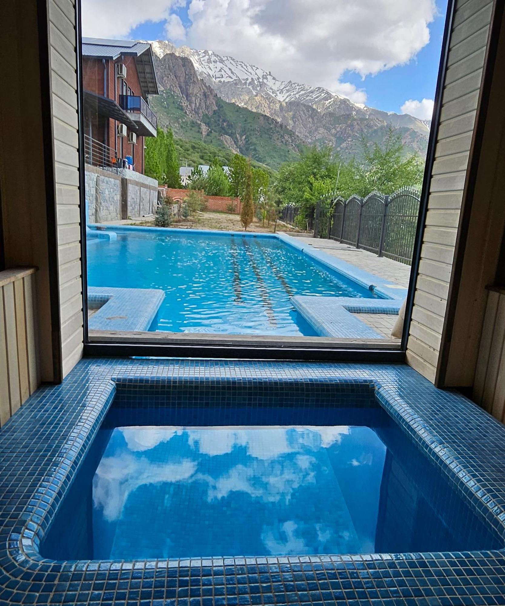Panorama Lux Guest House Chimgan Exterior photo