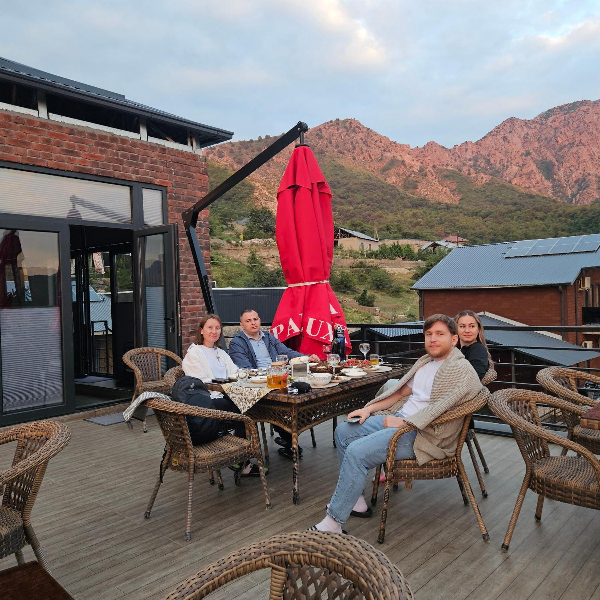 Panorama Lux Guest House Chimgan Exterior photo