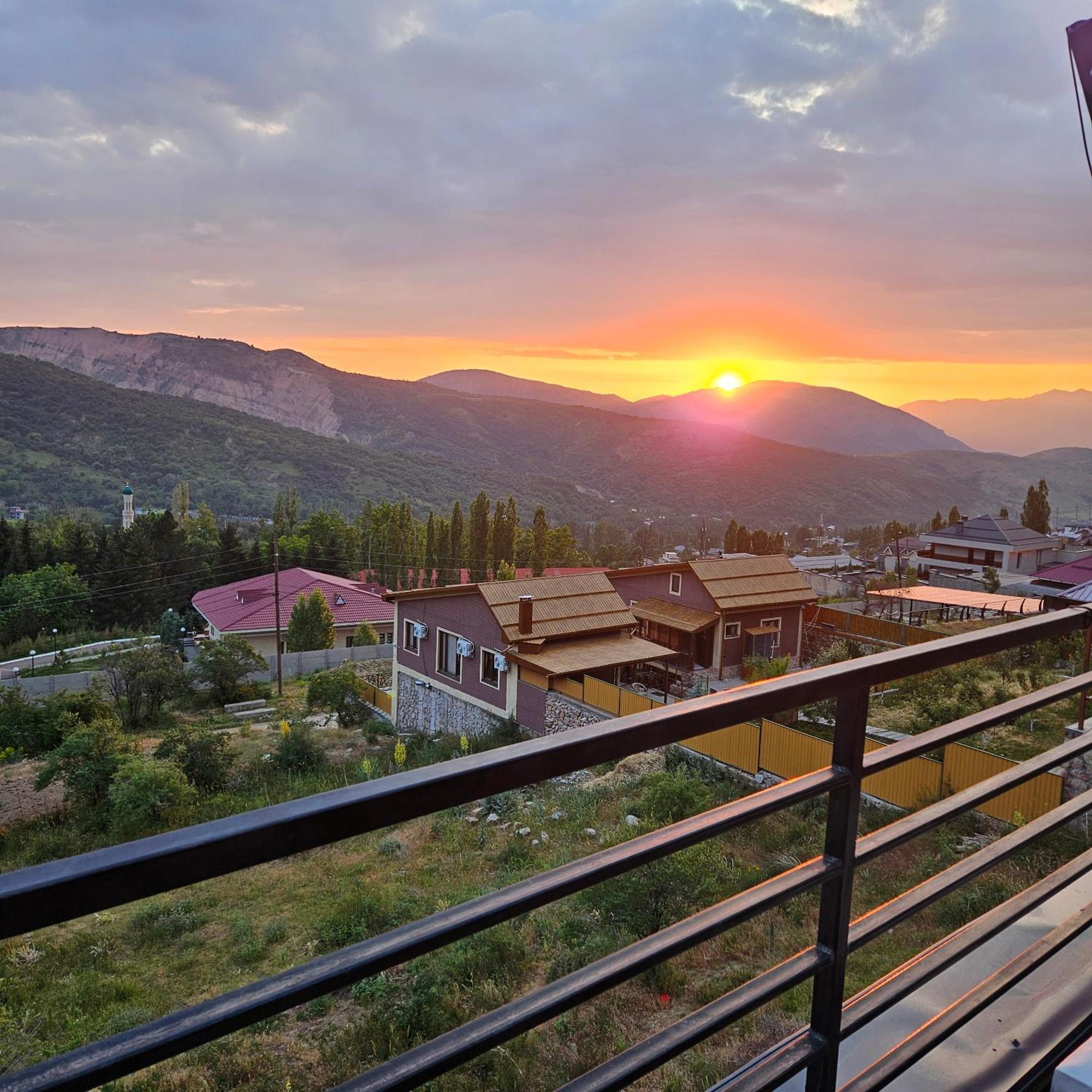 Panorama Lux Guest House Chimgan Exterior photo